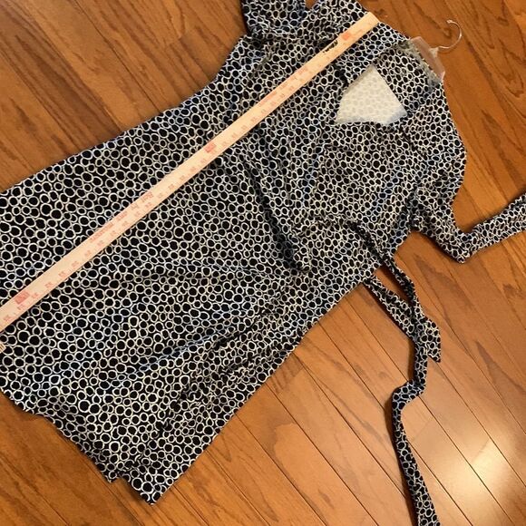 Lands' End size 16 wrap dress with circle design/black and white - Picture 8 of 8